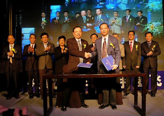 乘風(fēng)破浪會有時，直掛云帆濟(jì)滄?！苣甏鹬x會紀(jì)實